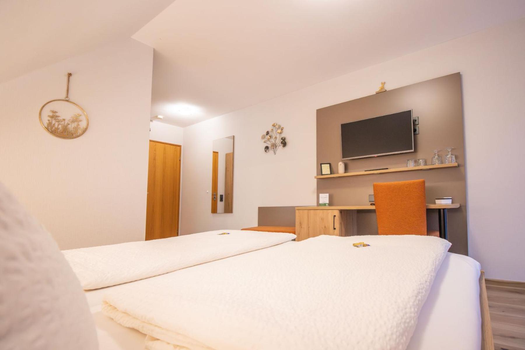 Hotel - Gasthof Blume 오페나우 외부 사진