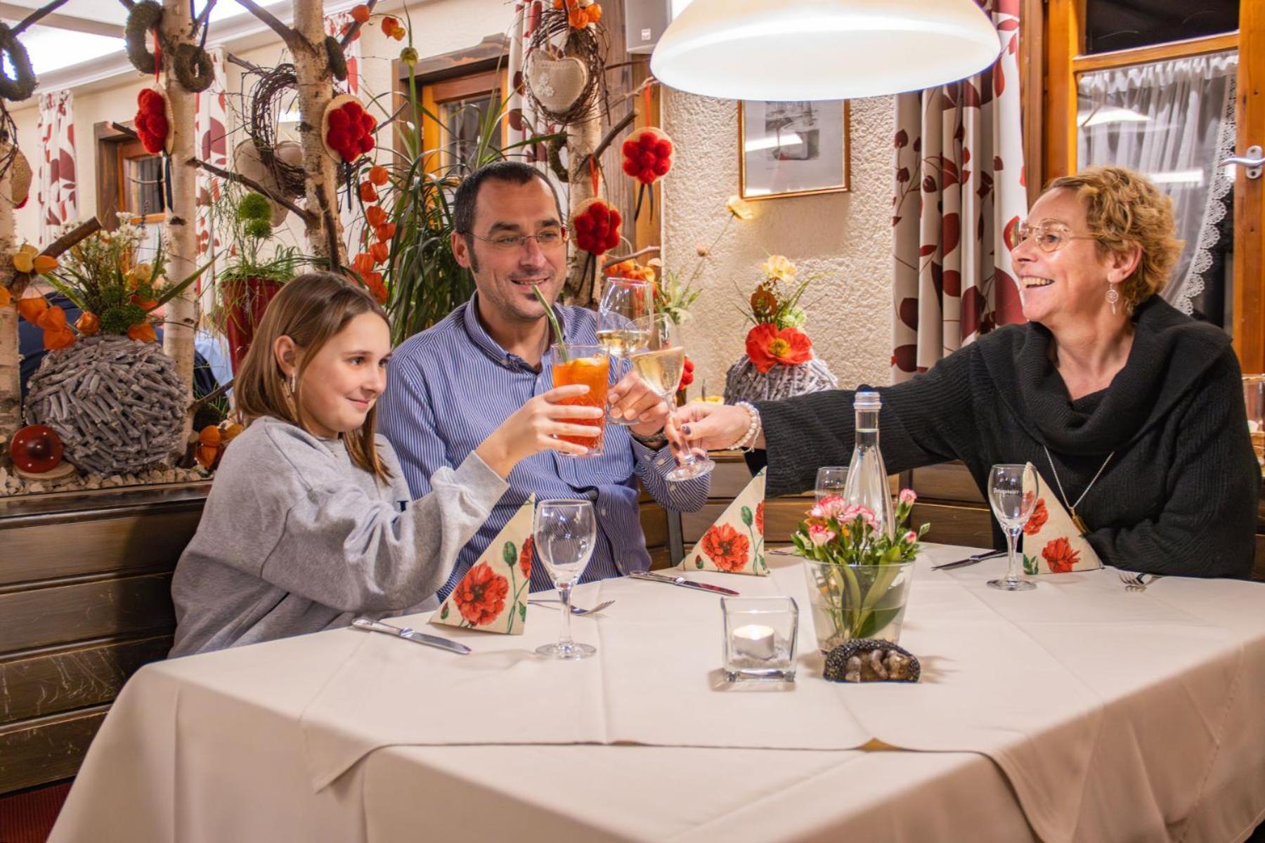 Hotel - Gasthof Blume 오페나우 외부 사진